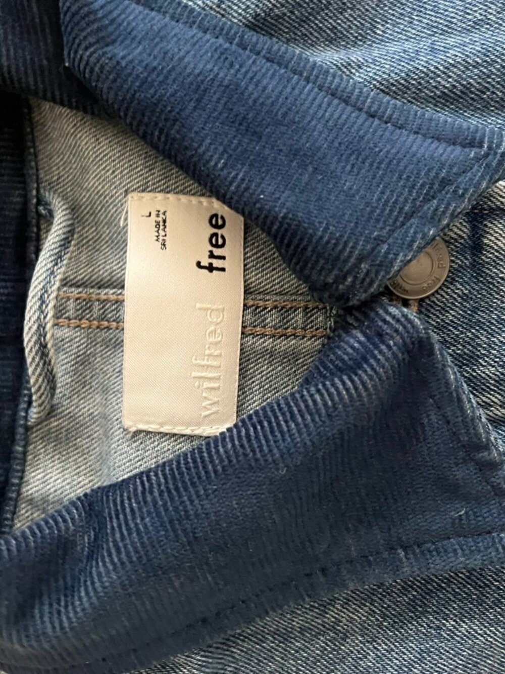 Cropped Aritzia denim jacket with corduroy collar size L - Picture 9 of 9